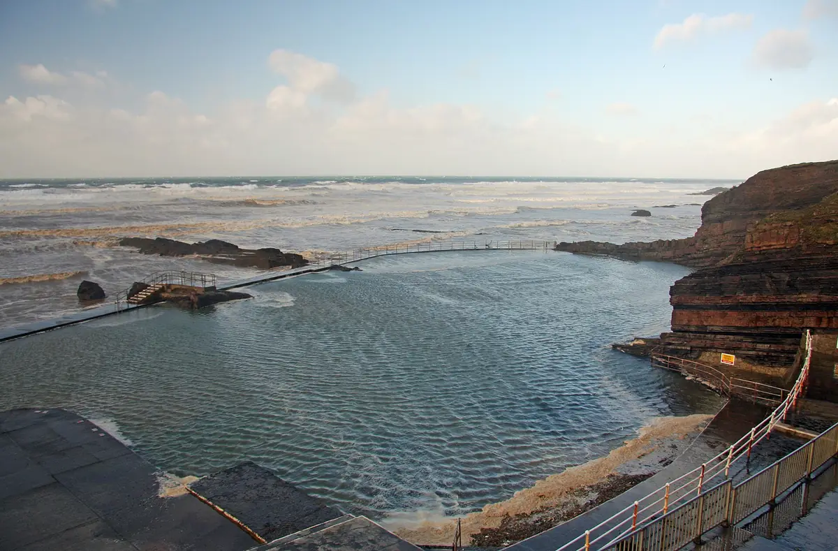 Bude Sea Pool, a tidal pool built into the rocks below the cliffs