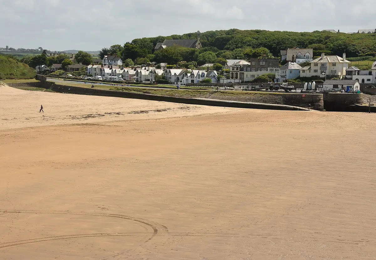 Wide sandy Summerleaze beach and the river mouth at Bude
